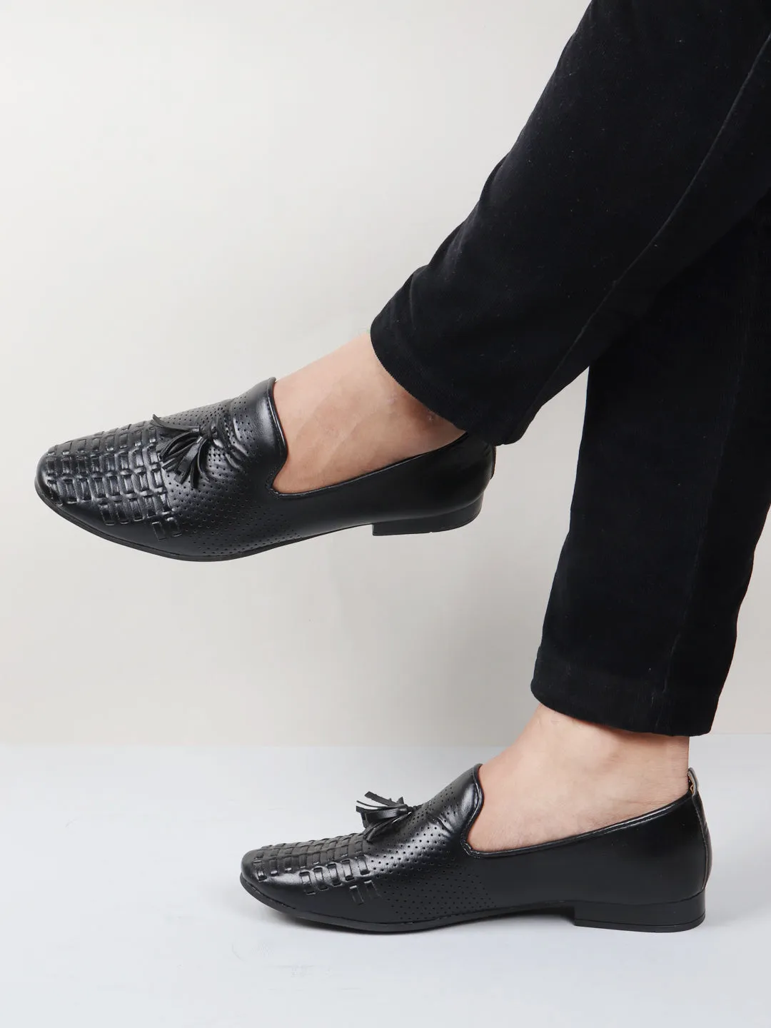 Men Black Tassel Knitted Design Broad Feet Slip On Ethnic Wedding Juttis and Mojaris