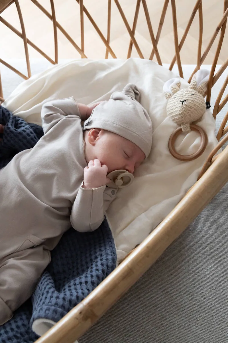 Pure Newborn hat with knot - Sand