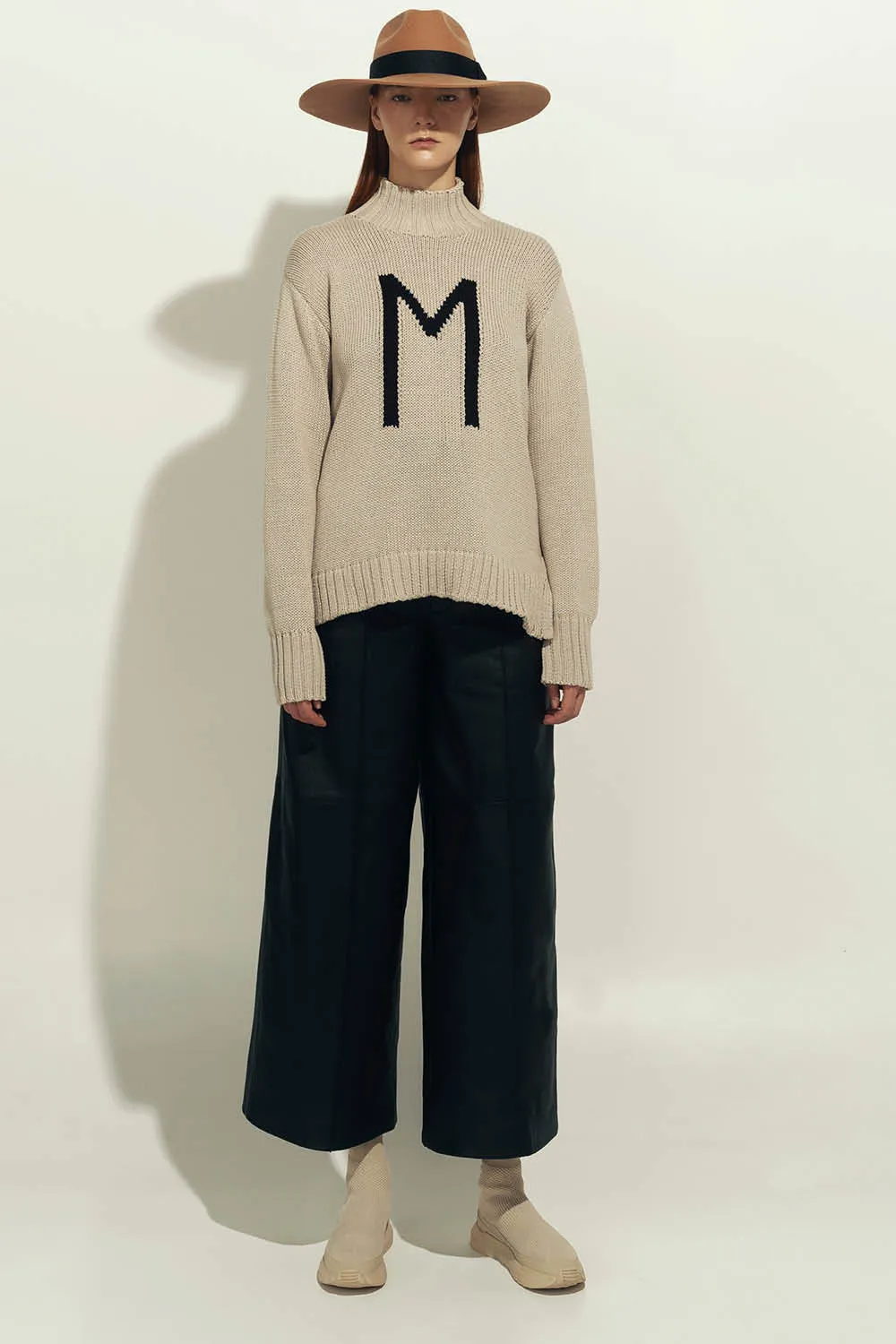 TURTLE NECK LETTER SWEATER IN SAND