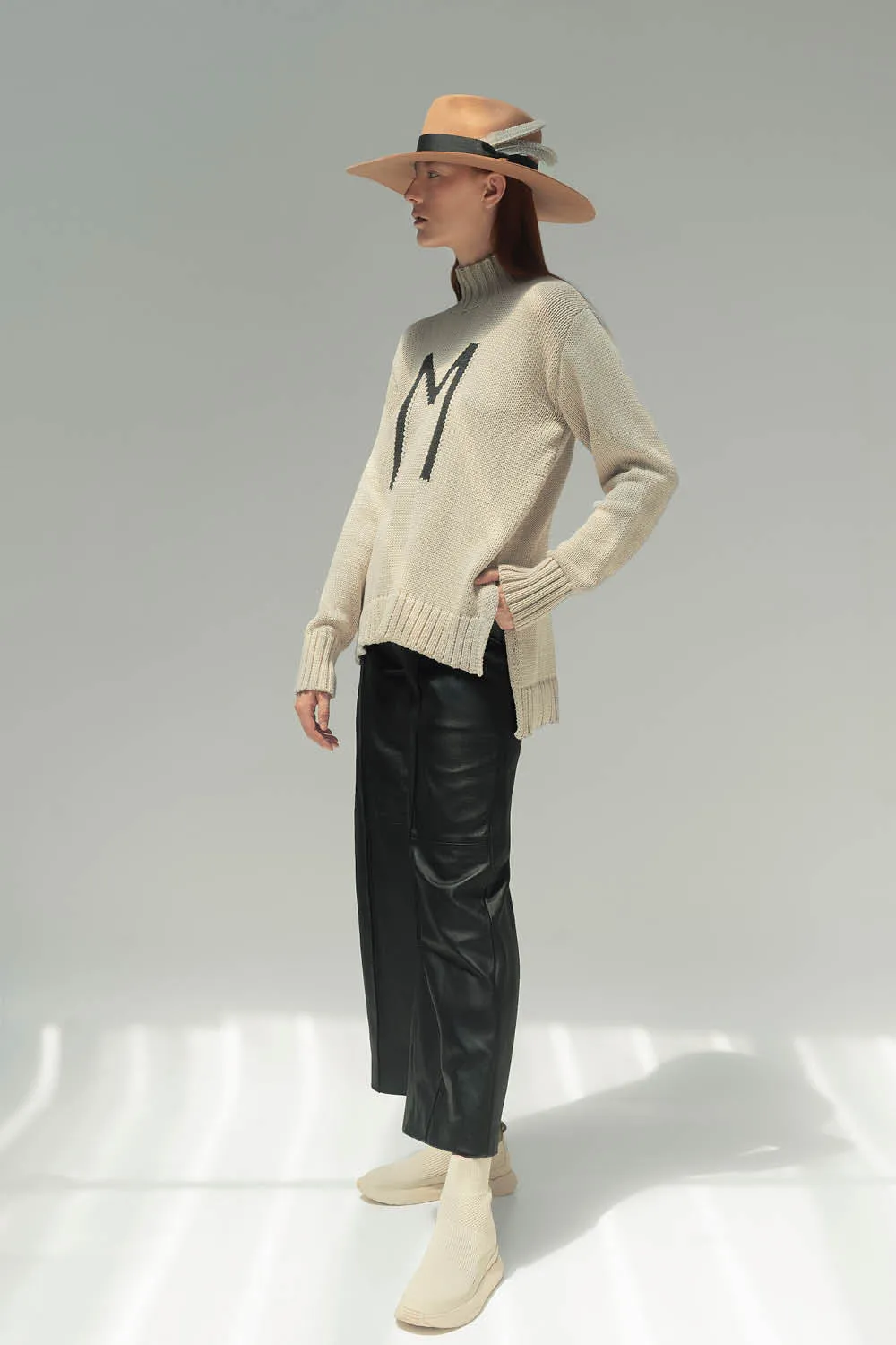 TURTLE NECK LETTER SWEATER IN SAND